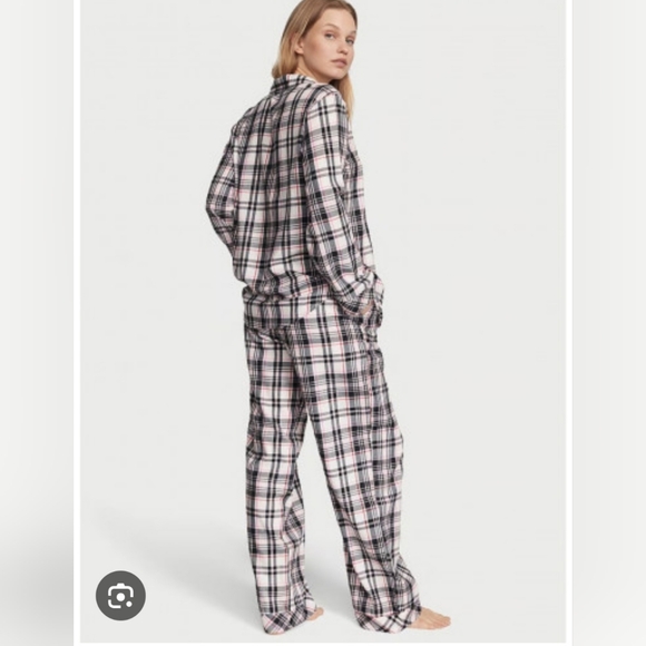 Vuctoria'sSecret Flannel Pajama Set Size S - Picture 2 of 6